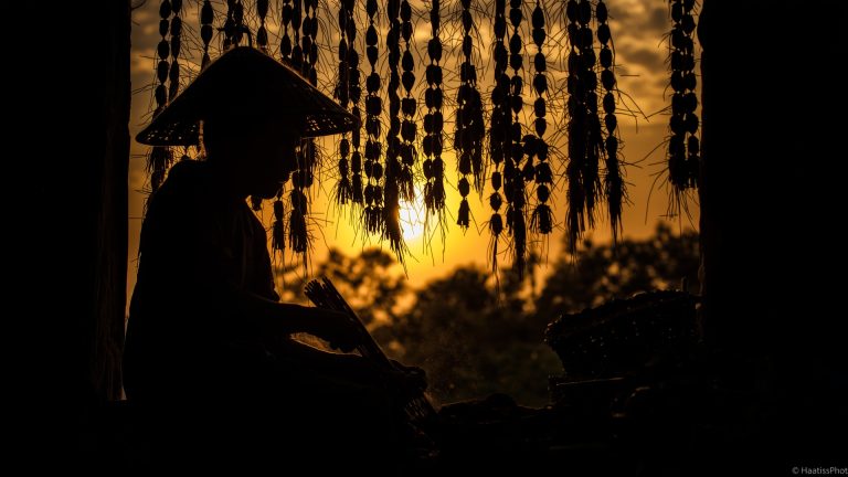 Kerajinan Tangan serta Seni Lokal: Produk Handmade